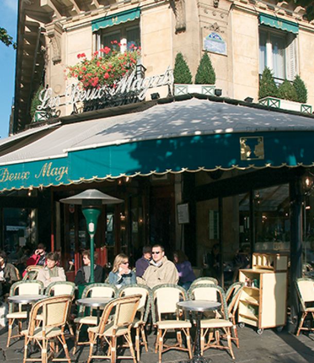 Vue sur un café de Paris